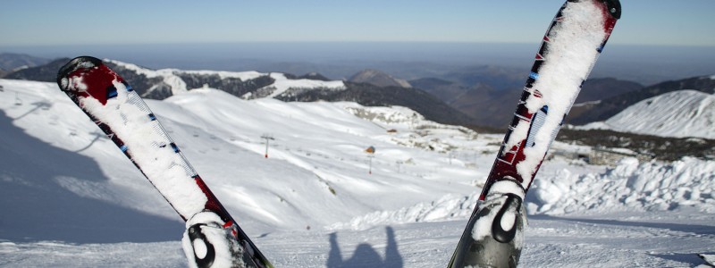 Souscrire une assurance ski et regrouper ses prêts