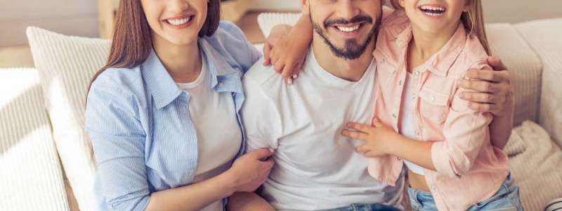 famille heureuse mère père et fille