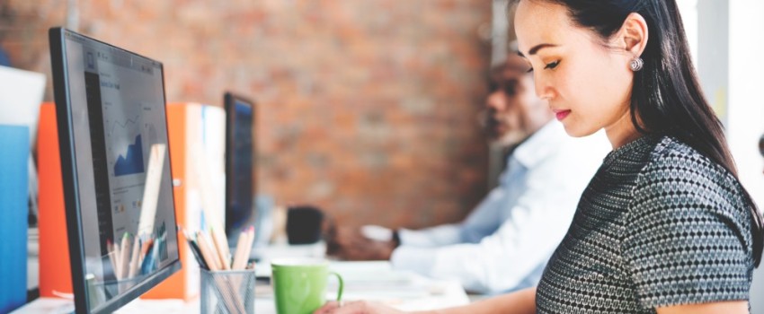 femmes faisant les comptes