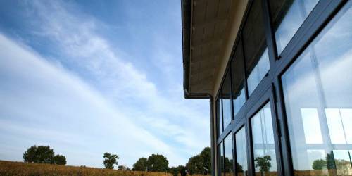 Véranda en face d'un verger