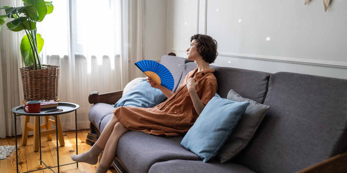 immo-logement-france-canicule-personne-éventail