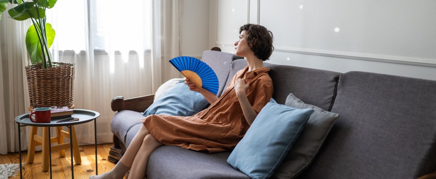 immo-logement-france-canicule-personne-éventail