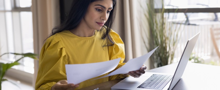 immo-épargne-personne-ordinateur