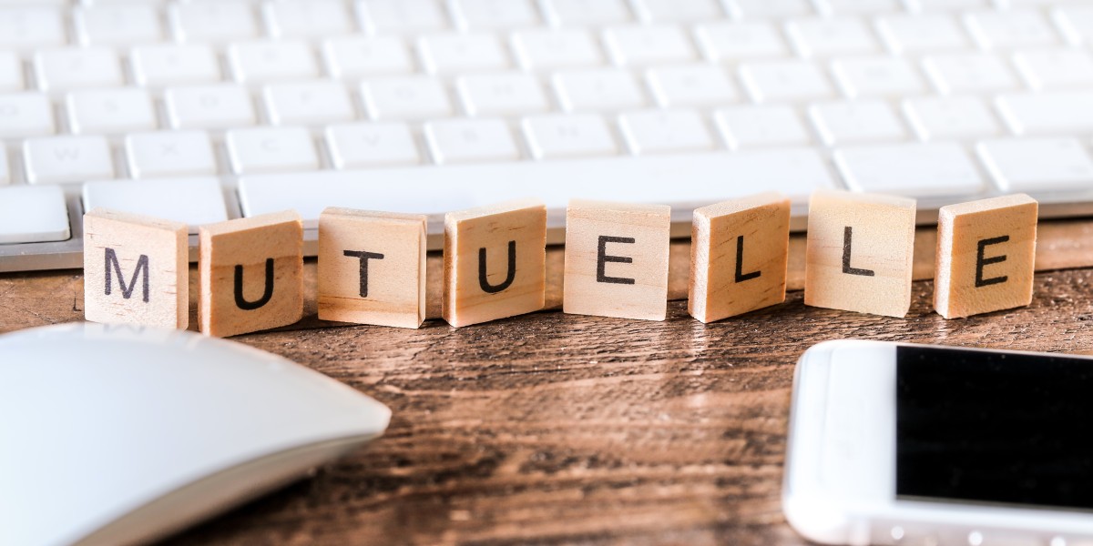 Lettres en bois épelant le mot