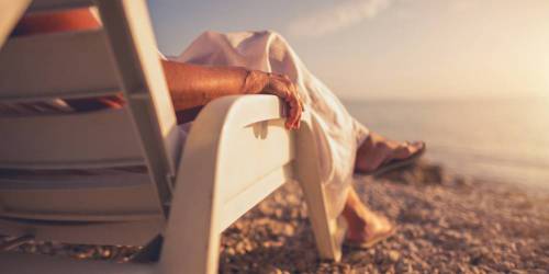 transat devant la mer au lever du soleil