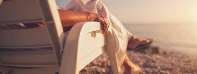 transat devant la mer au lever du soleil