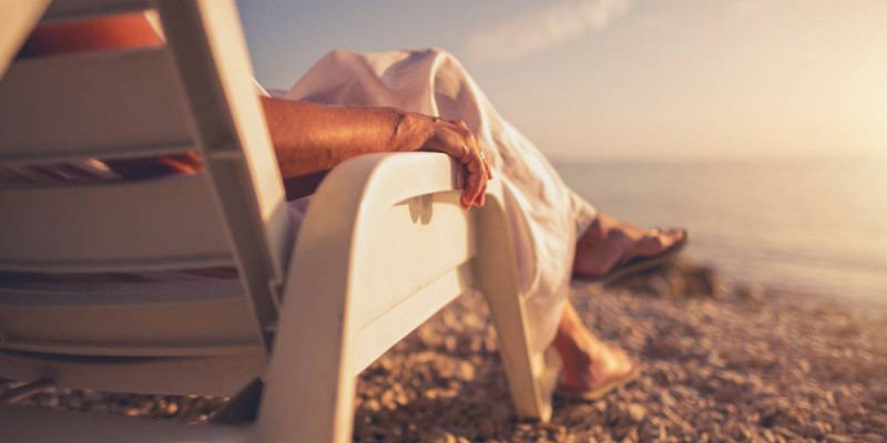 transat devant la mer au lever du soleil