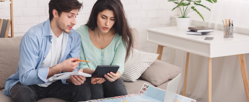 rac-budget-vacances-Français-calcul-ordinateur-carte