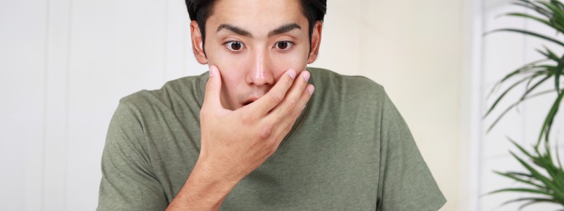 rac-personne-choquée-ordinateur-retraite