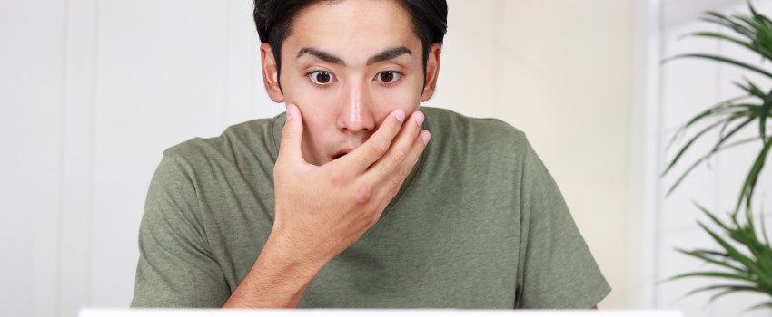 rac-personne-choquée-ordinateur-retraite