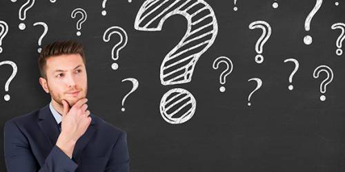 emprunteur se posant des questions sur le jargon du regroupement de crédits