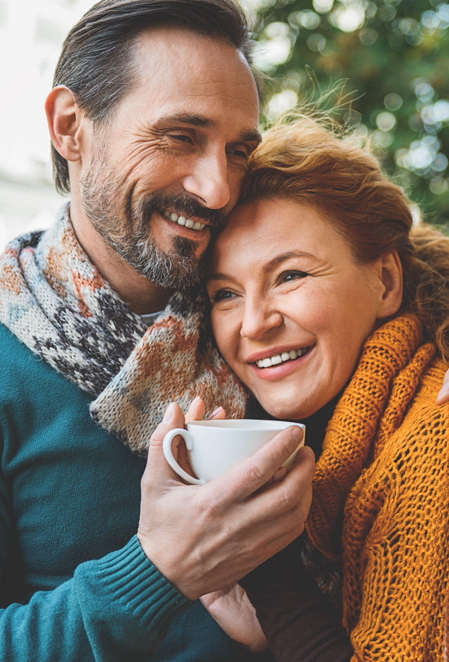 Couple qui boit un café